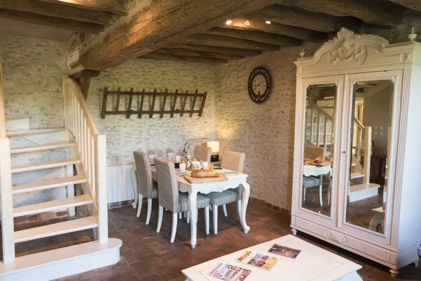 La Chantreille Maison de CARACTÈRE à Oisly, PISCINE à partager - Image 1