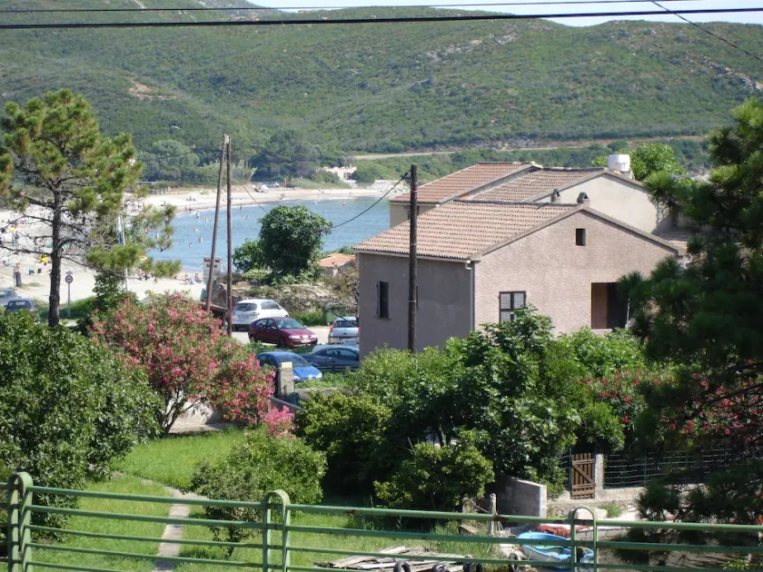 Ground floor Maison Rose 50 metres from the sandy beach - Image 1