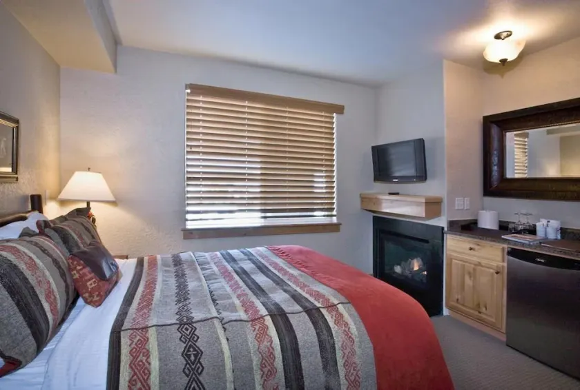 Spacious Room | Great Park City Location - Image 1