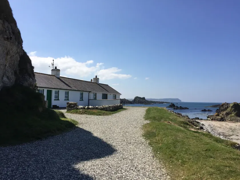 Beautiful seafront cottage, extensive private gardens, stunning sea views. - Image 1