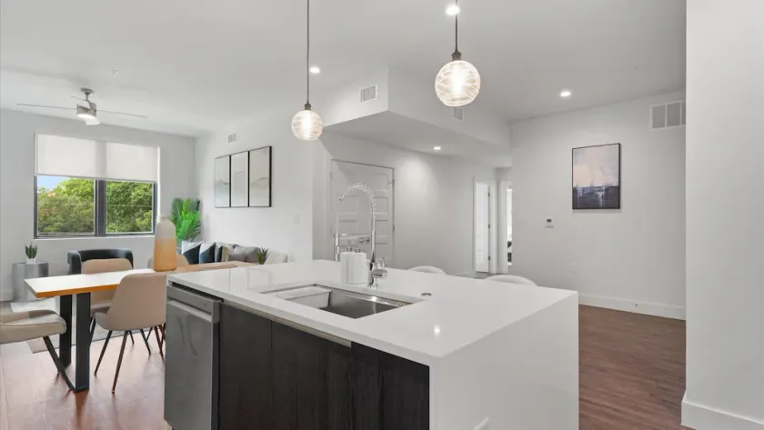 Upstay New Renos Spacious Apartment Near Soco - Image 1