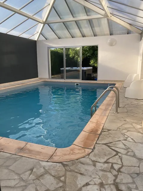 Family cottage with private spa & heated pool - Image 1
