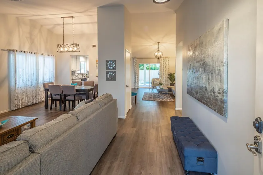 Relaxe e aproveite, esta linda casa, convenientemente localizada na Strip! - Image 1