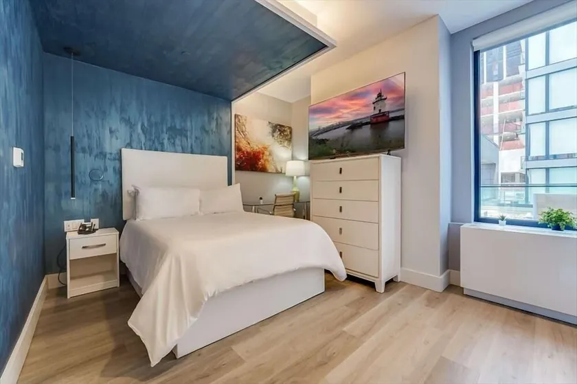Suite+Balcony | Full Bed+Kitchenette | near NYC - Image 1