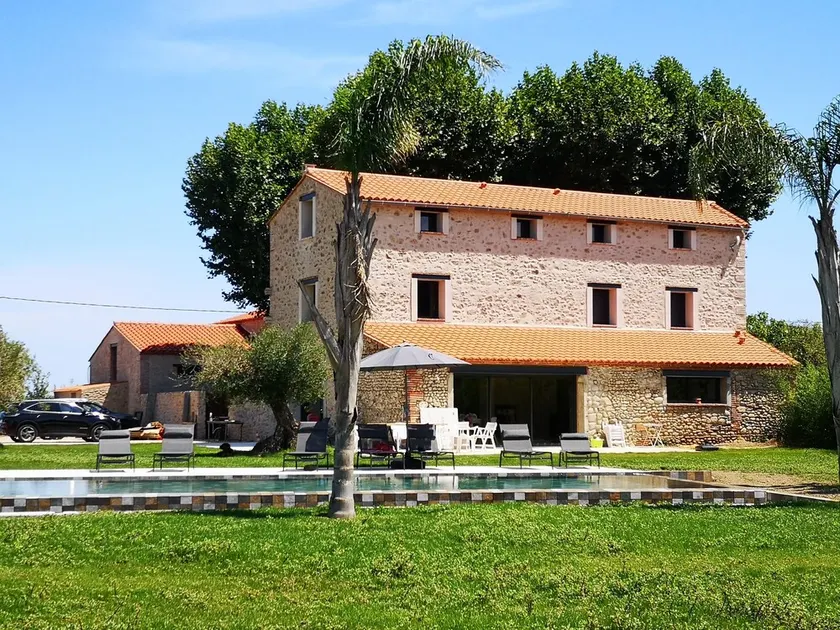 Magnifique Maison de Famille Avec Piscine à 10 Minutes de la Plage - Image 1