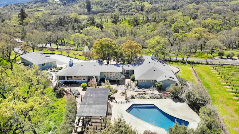 Vineyard Vista- 4 bedroom ranch-style  beautiful home *30+ Day Rental* - Image 1