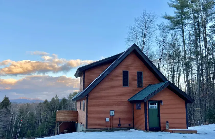 Cozy Family Chalet with Mountain Views – 15 Mins to Okemo & Ludlow - Image 1