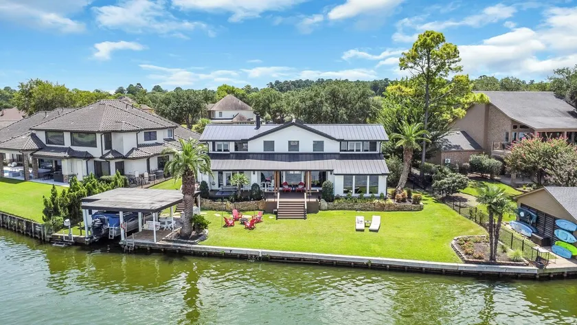 Dégagée ouverte maison du lac de l'eau pour le plaisir, famille et amis - Image 1