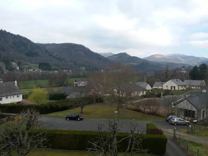 T2 APARTMENT IN THE HEART OF GREEN COUNTRY - Image 1