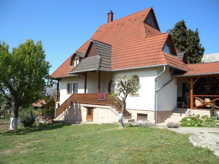 Holiday apartment with children's playground and pool - Image 1