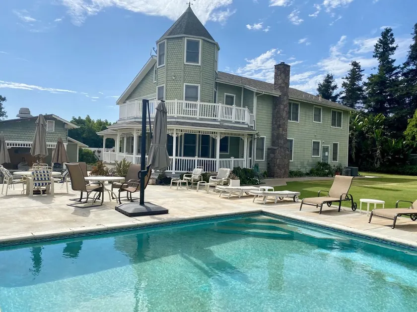 Post-Victorian with Private Pool & Sprawling Grounds, Near Wedding Venues. - Image 1