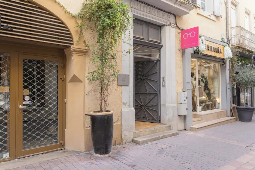 Central Narbonne with rooftop terrace - Image 1