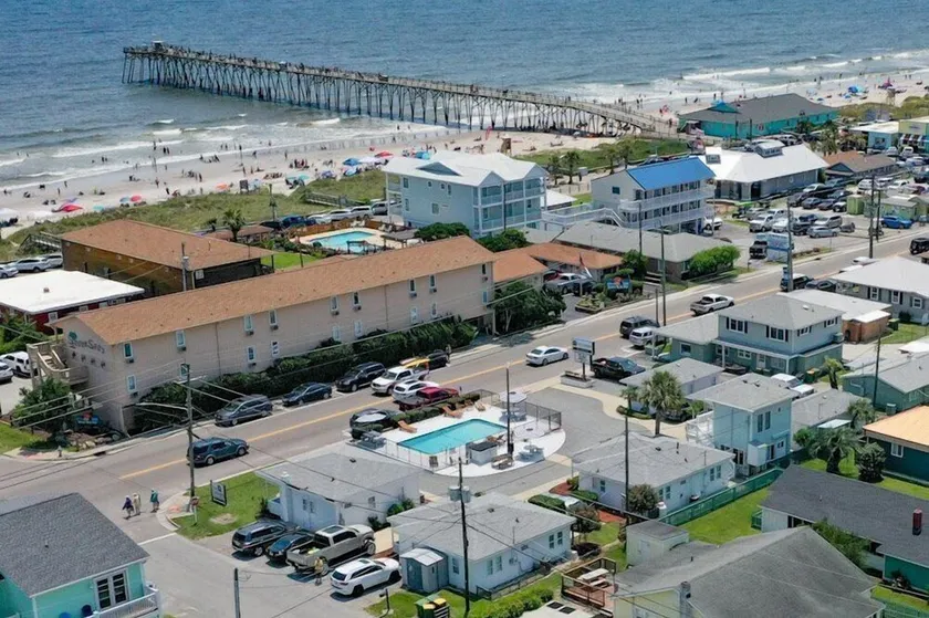 Kure Cabana~Cottages @ Kure~ Beach, Fishing, Pool, Walk to Pier, Parking - Image 1