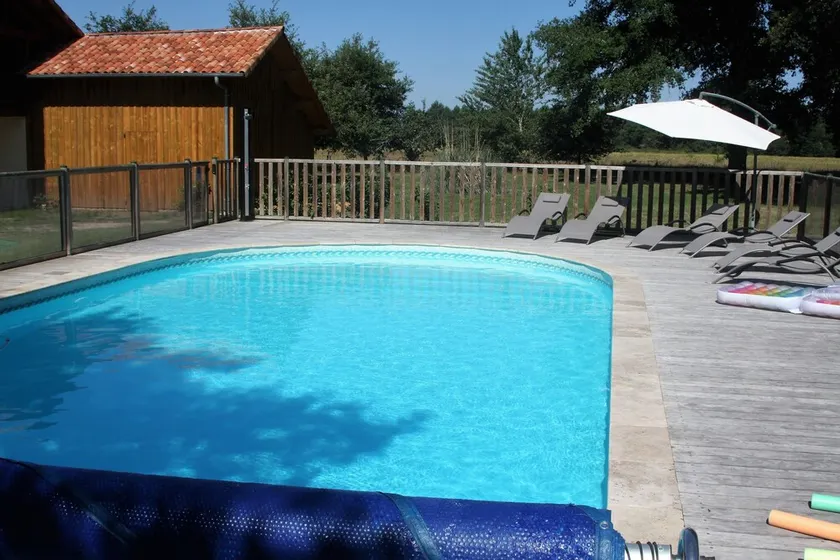 Klimatisiertes Ferienhaus für 8 Personen mit beheiztem Pool im Herzen des Landeswaldes - Image 1