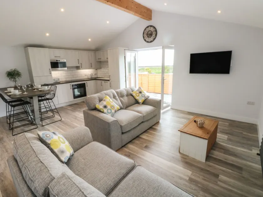 CABAN Y MOR, pet friendly, with a garden in Saundersfoot - Image 1