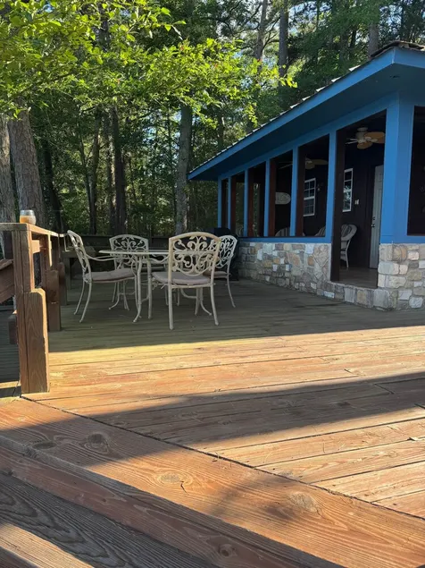 River Rock Lake House, East Texas Sleeps 10 Pet Friendly Upscale Luxury - Image 1