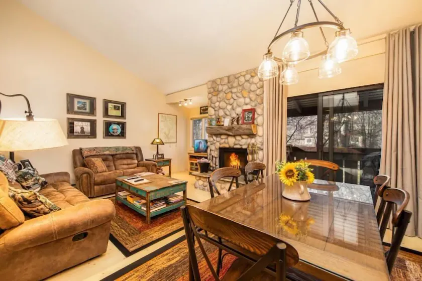 Bokhete 1823: 2Br + Loft -The Aspens -Renovated Western Design -Short Walk to Ski Shuttle - Image 1