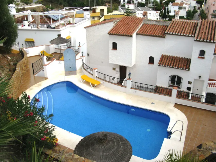 Spacious Villa With Communal Pool, 5 Min Walk To Burriana Beach - Image 1