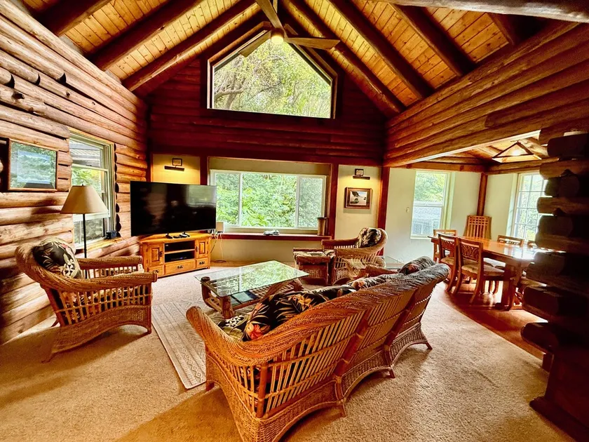 PERMITTED Charming LOG HOUSE Farm Stay! Upcountry Maui. Magical and Peaceful! - Image 1
