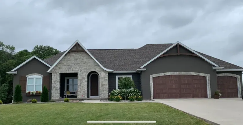 Amazing family home on almost 2 acres! - Image 1