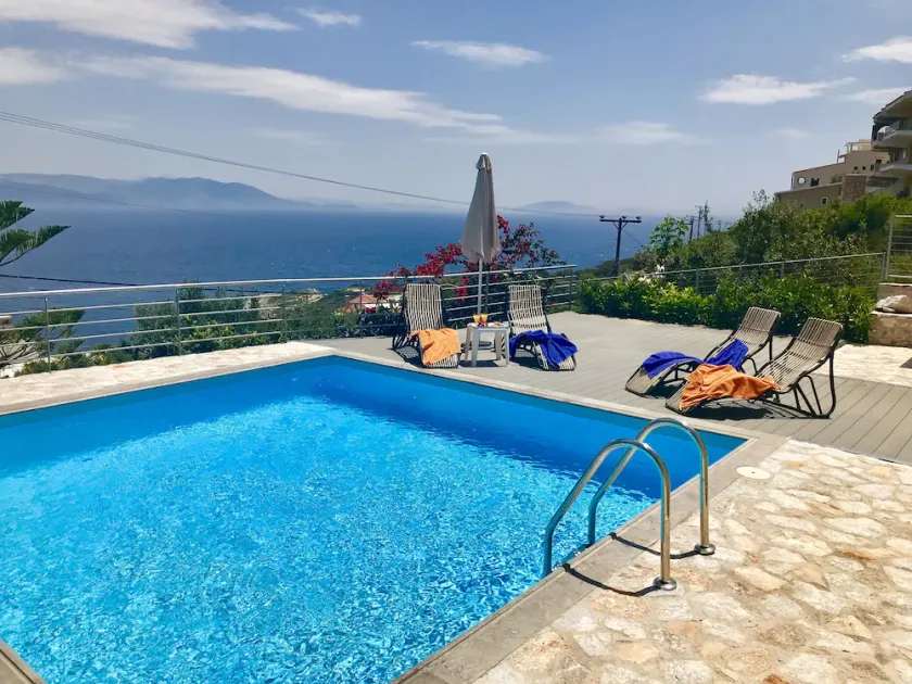 VILLA CALYPSO-Piscine privée-Idéal pour des vacances-Vue sur la mer-à seulement 45 min. d'Athènes - Image 1