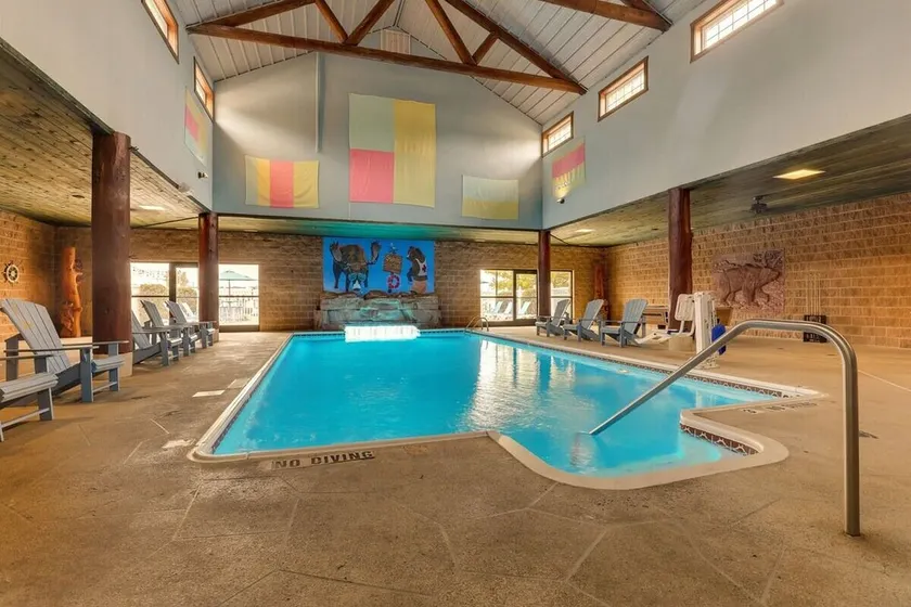 Deluxe 2 Queen in Stoney Creek Quincy! Indoor/Outdoor Pool | 3 Units - Image 1