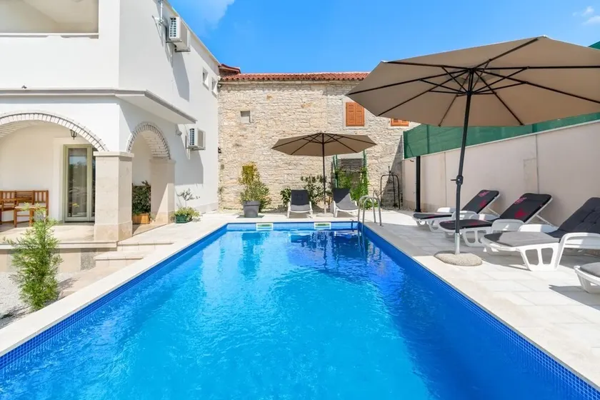 Villa Martin - Countryside Retreat with Pool & Pavilion - Image 1