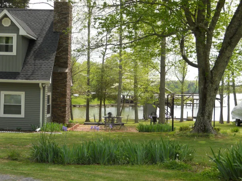 Smukke Lakefront Cabin med Unique Multi-Level Boat Dock (nu med WiFi) - Image 1