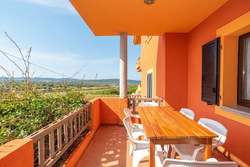 Apartamento \"Conchiglia Rosa\" con jardín compartido, vistas al mar y Wi-Fi - Image 1