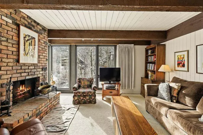 Chateau Roaring Fork Unit 29, Sunny, Corner Condo with River Views - Image 1