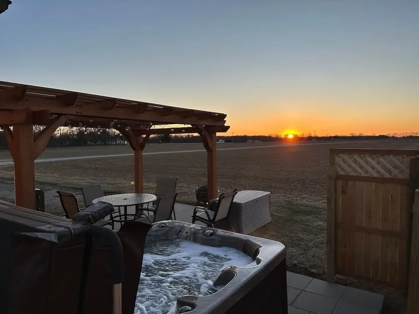 Prairieview Cottage Retreat - Hot Tub Sunsets - Image 1