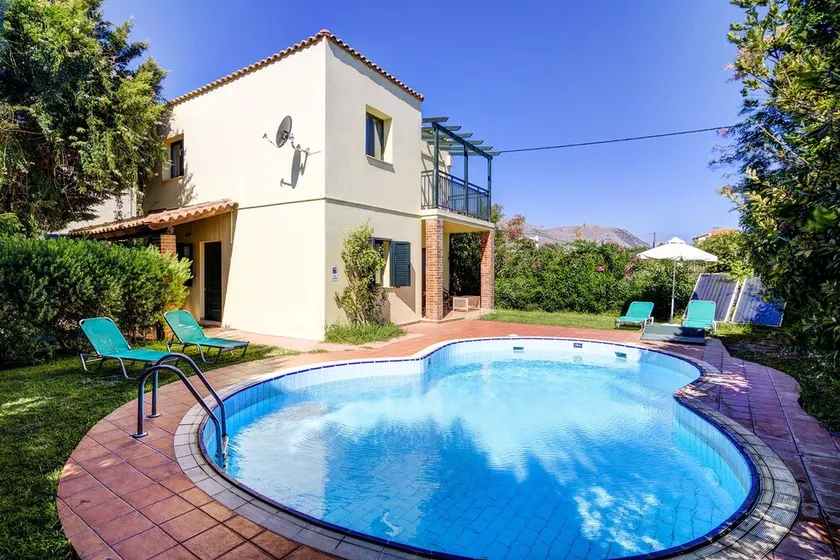 Spacious comfortable villa in traditional style - Image 1