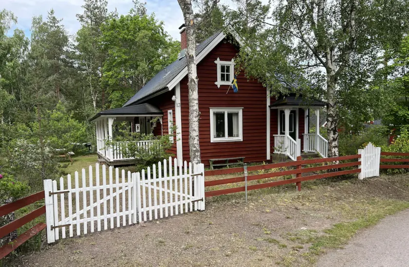 Lovingly prepared but flagman-house right on the river in southern Sweden's largest - Image 1