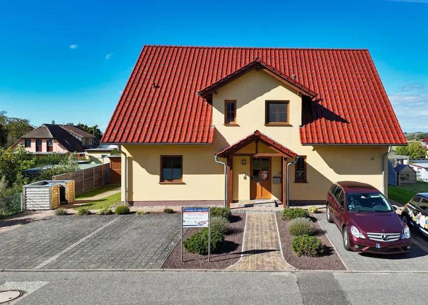 Haus De niege Wech Ferienwohnung 03 mit gratis Nutzung vom AHOI Erlebnisbad und Sauna in Sellin - Image 1