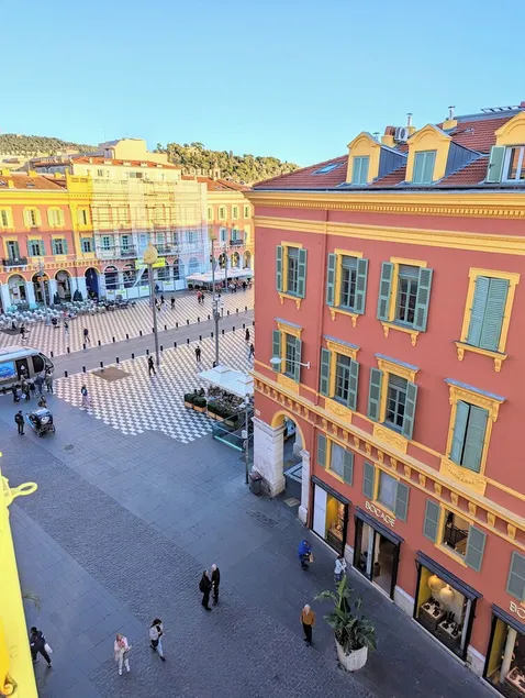 Magnifique duplex climatisé donnant sur place Massena hypercentre 200m de la mer - Image 1