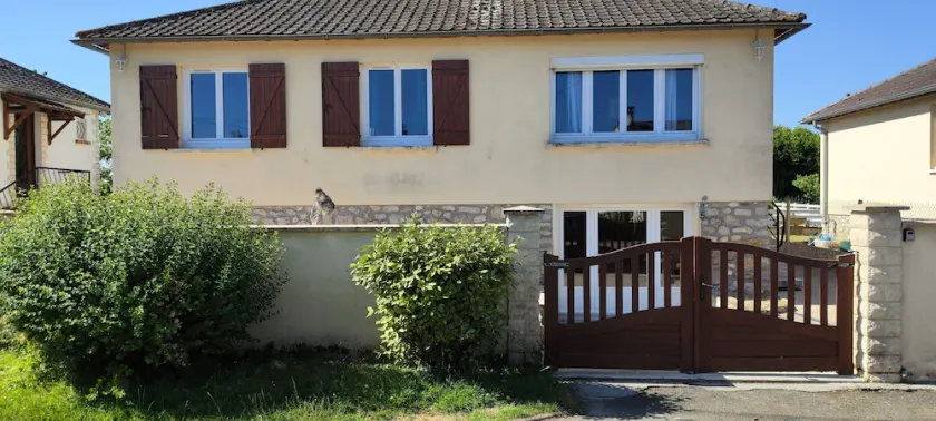 Cosy house with fireplace - Image 1