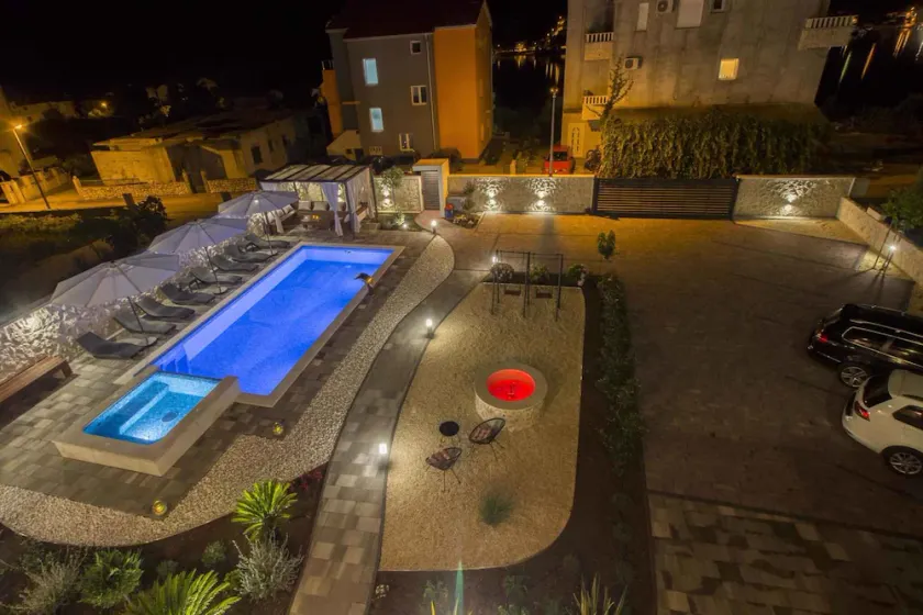 Maison de vacances avec 3 appartements de 5 à 15 personnes - Image 1