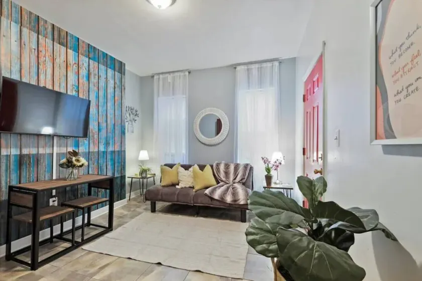 Renovated 2BR w Amenities - Image 1