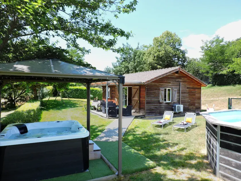 Private Jacuzzi Spa - Private swimming pool (summer) - Air conditioning - Chalet Mélèze Gers - Image 1