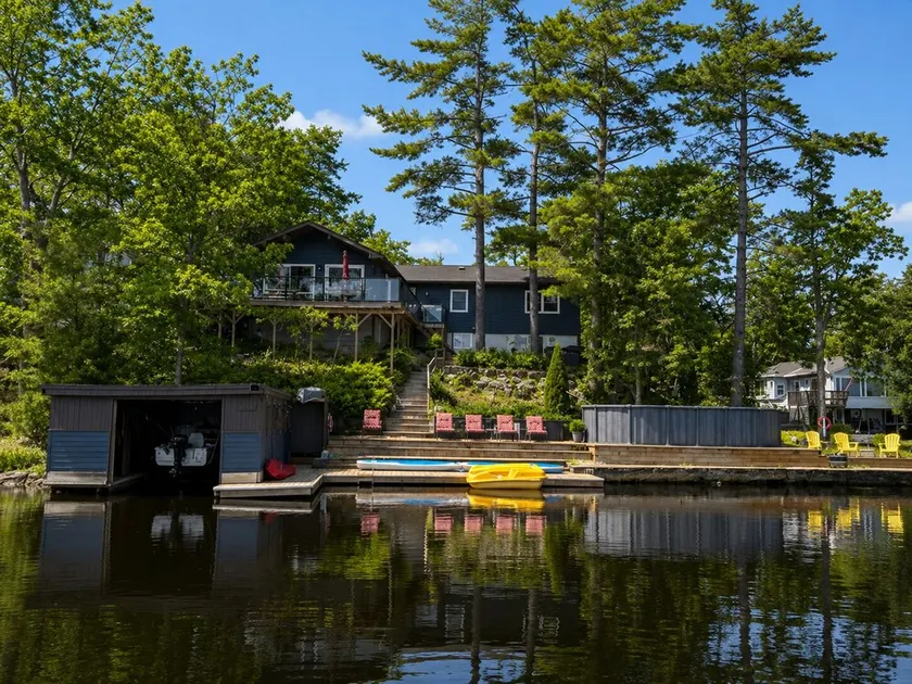 Luxury Waterfront Estate with Swimming Pool, Hot Tub, Kayaks, Pedal Boat & Dock - Image 1