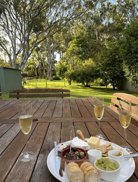 ☘️\"KILMEEDY\" Take time to smell the roses🌹 in Bowral-Walk to town-Pet friendly. - Image 1