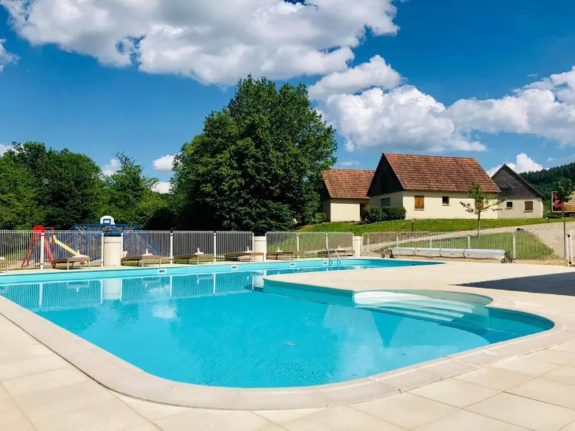 Nice house on holiday park with swimming pool - Image 1