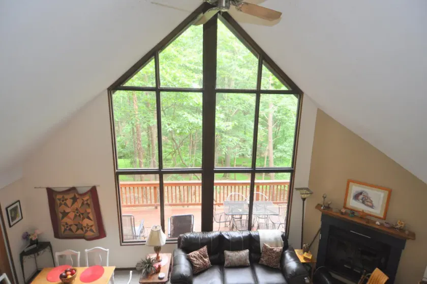 Fox Hollow - Hot Tub, Wifi, Pet Friendly, Screen Porch, Deck, Recreation Center, Pool Access, Golf N - Image 1