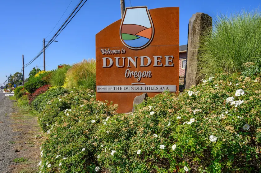 New One Bedroom B&B Walking Distance to Downtown Dundee! - Image 1