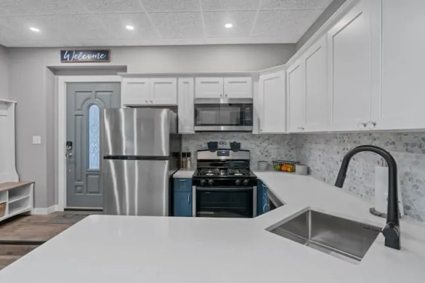 Modern Contemporary apartment - Image 1
