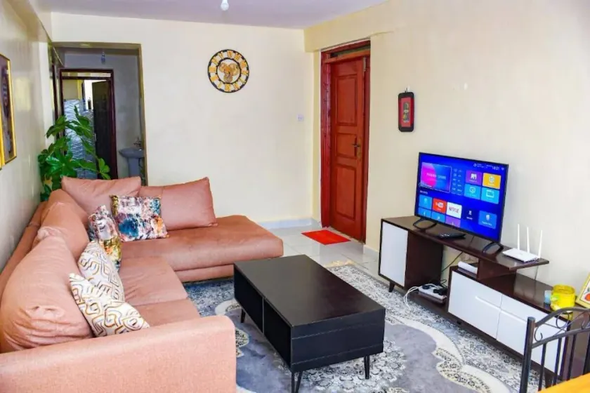 Cosy 2 Bedroom Apartment Master Ensuite! 5 Minutes from Town Center - Image 1