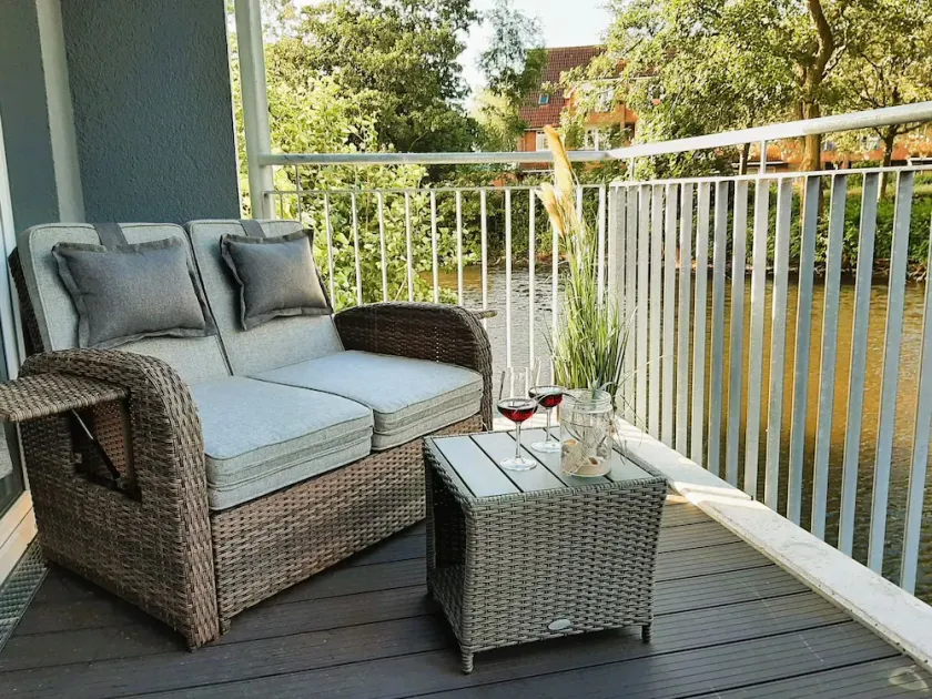 50.0.S Waterkant - High-quality vacation apartment, sauna, south-facing balcony. Large canal-side lot - Image 1