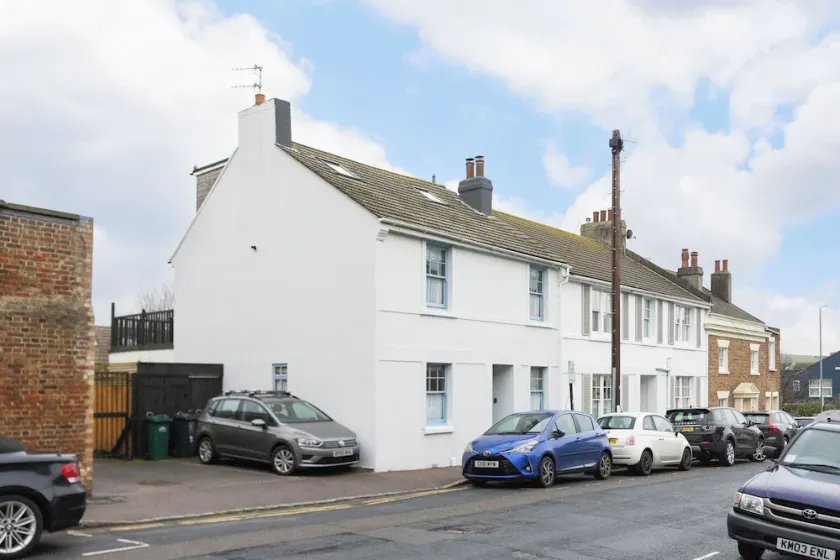 Bristol Gardens - Luxury Home, 2 min from the Beach - Image 1