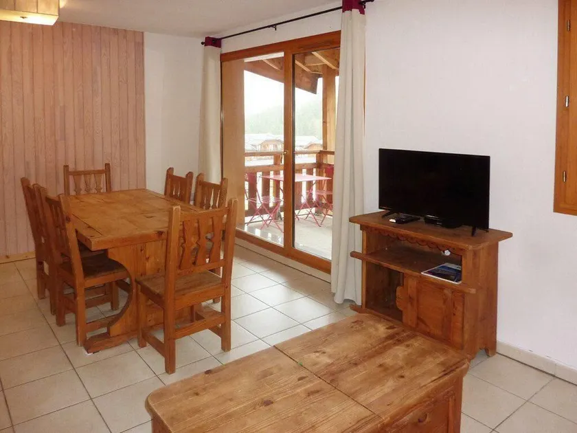 Ski-in/ski-out & foot of the slopes, 6th floor, swimming pool, sauna, balcony, tv, ski locker, 50m² - Image 1