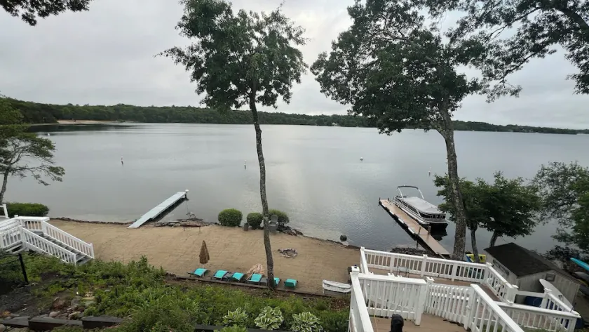 Cape Cod Waterfront Home på Johns Pond - Image 1